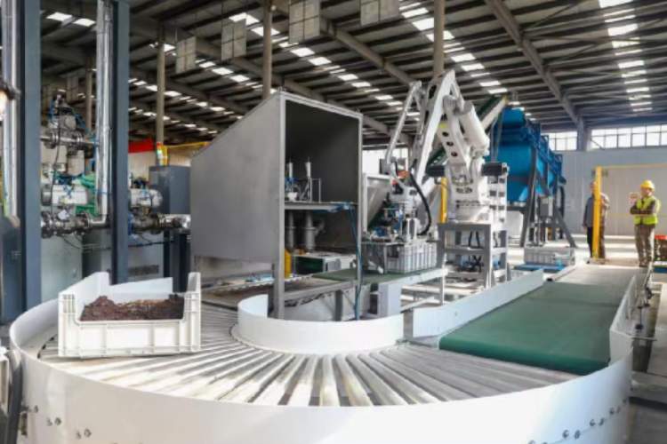  茅台循环产投启动酒糟转化项目；黑水虻技术赋能宠粮赛道；绿色发展理念深入实践。 IT技术 茅台循环产投启动酒糟转化项目；黑水虻技术赋能宠粮赛道；绿色发展理念深入实践。 IT技术