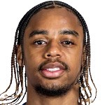  巴黎锋线新星巴尔科拉伤退：欧冠卫冕梦，阴影渐浓。 体育新闻