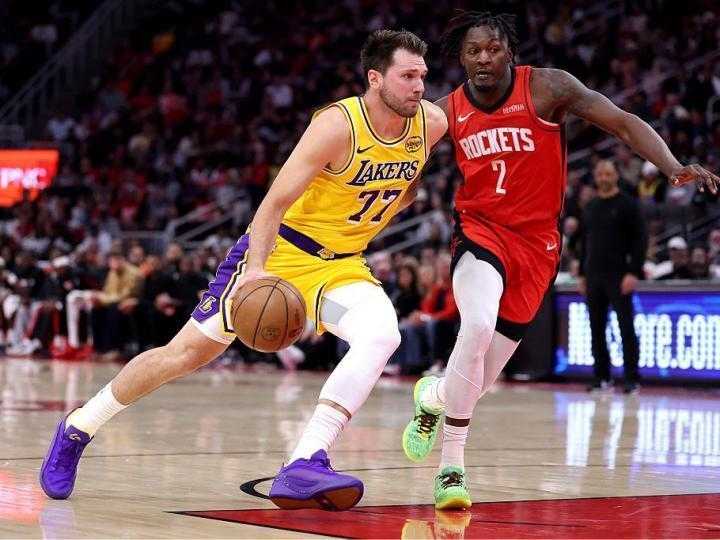  东契奇再创辉煌：准三双表现闪耀，生涯三分里程碑刷新历史纪录。 体育新闻 东契奇再创辉煌：准三双表现闪耀，生涯三分里程碑刷新历史纪录。 体育新闻