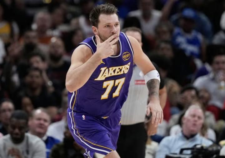  湖人客胜火箭；东契奇盛赞詹姆斯，每天亲眼见证伟大令人激动。 体育新闻 湖人客胜火箭；东契奇盛赞詹姆斯，每天亲眼见证伟大令人激动。 体育新闻 湖人客胜火箭；东契奇盛赞詹姆斯，每天亲眼见证伟大令人激动。 体育新闻