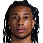  训练场上的独特风采；奥利塞佩戴米老鼠风格毛绒帽亮相法国队备战。 体育新闻