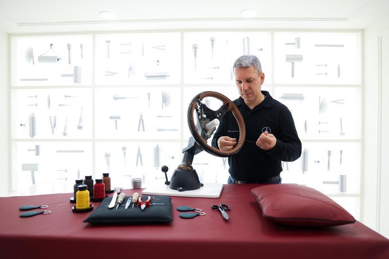  技术溯源与进化：迈巴赫S级架构革新与数字架构的深度重构 IT技术 技术溯源与进化：迈巴赫S级架构革新与数字架构的深度重构 IT技术