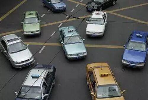 【技术复盘】一位上海差头爷叔的极致服务:为什么他的每一个操作都精准踩中乘客痛点? 新闻