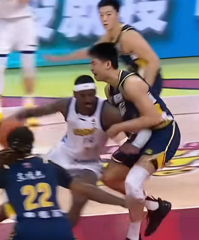  【技术复盘】CBA判罚争议深度解析：三次关键吹罚如何左右比赛走势 体育新闻