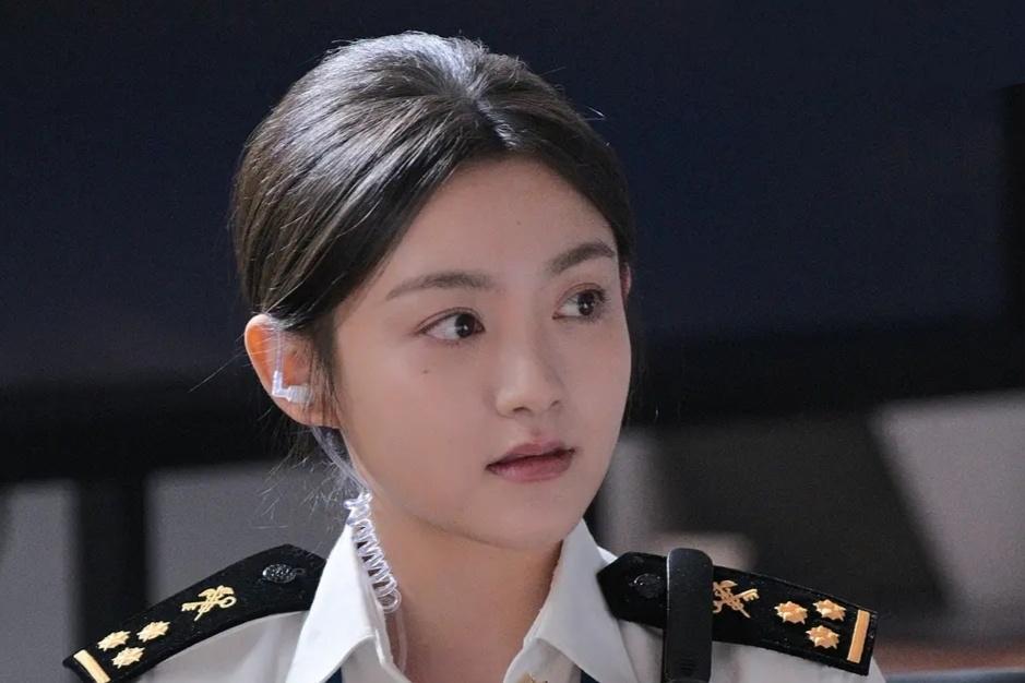  《金关》：海关题材破局之作，22集犯罪悬疑剧的市场价值深度解析 影视小说