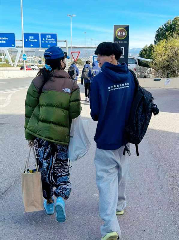  从单亲妈妈到被儿子宠溺：张柏祺十五年亲子教育的深层逻辑 情感心理