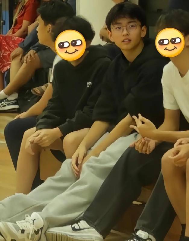  从单亲妈妈到被儿子宠溺：张柏祺十五年亲子教育的深层逻辑 情感心理