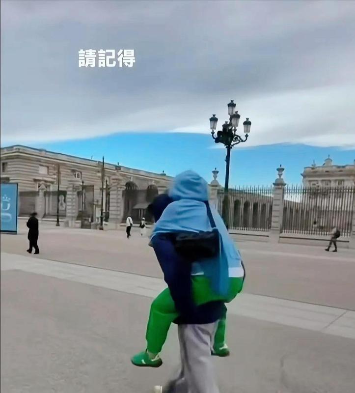  从单亲妈妈到被儿子宠溺：张柏祺十五年亲子教育的深层逻辑 情感心理