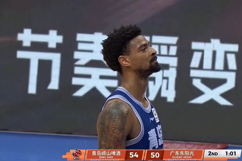  CBA技术深度解析：广东逆转青岛的战术密码与关键时刻 体育新闻