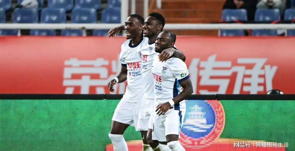  战术崩塌与体系失灵：山东泰山「克雷桑依赖症」的技术解剖 体育新闻